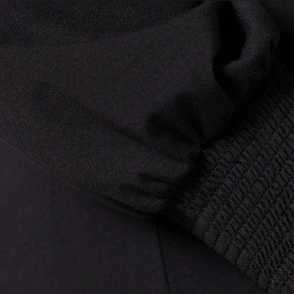 Amazon Essentials Women's Long-Sleeve Crewneck Smocked Cuff T-Shirt - Picture 5 of 11